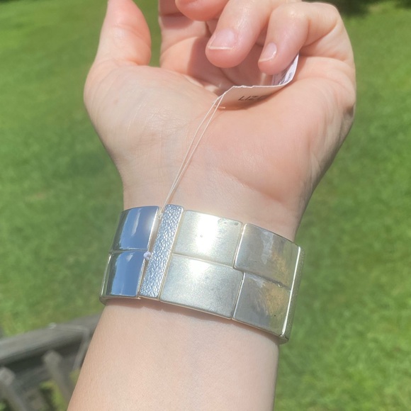Liz Claiborne wide silver stretch bracelet NWT - Picture 4 of 12